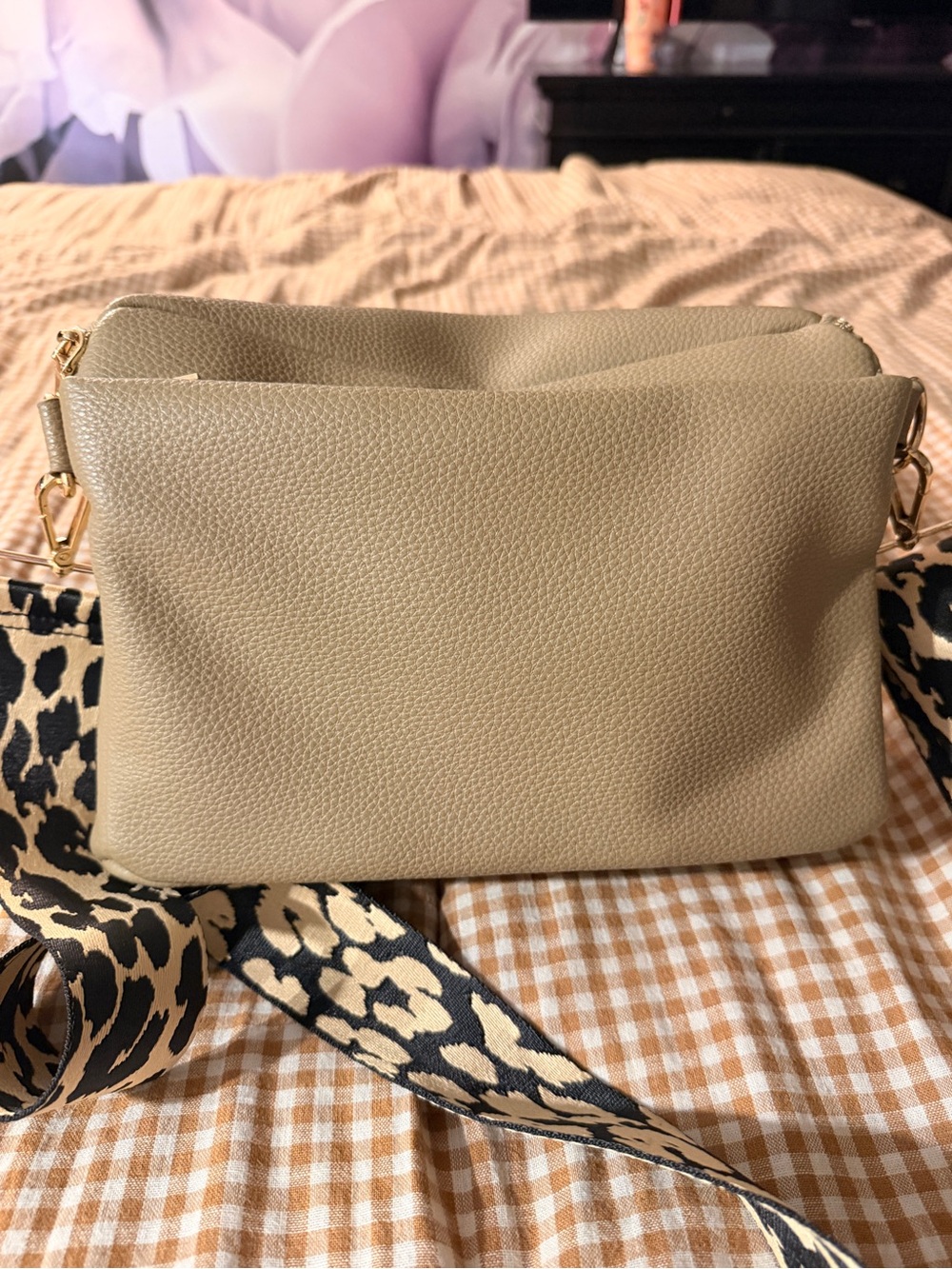 EUC Mother and Kub Pebbled Tan Crossbody Diaper Bag with Gold Hardware - Picture 3 of 4